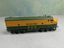USED Tyco HO Scale FP7 Diesel Locomotive Reading #905 Paint & Decal DC Runs