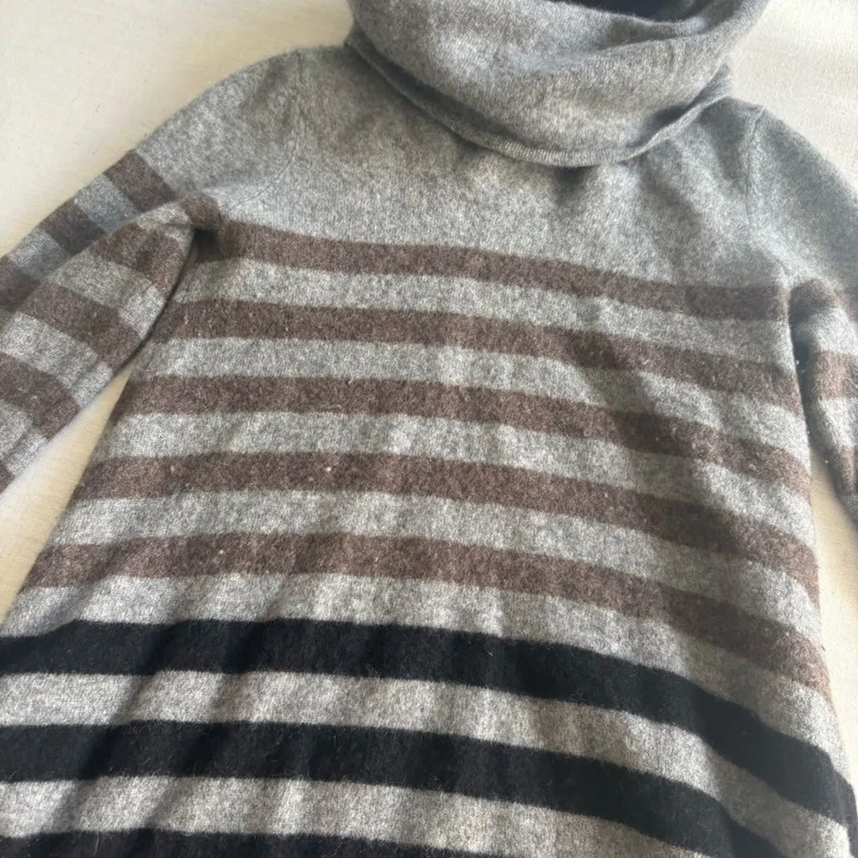Saks Fifth Avenue Grey Striped 100% Cashmere Sweater S - Image 3 of 4