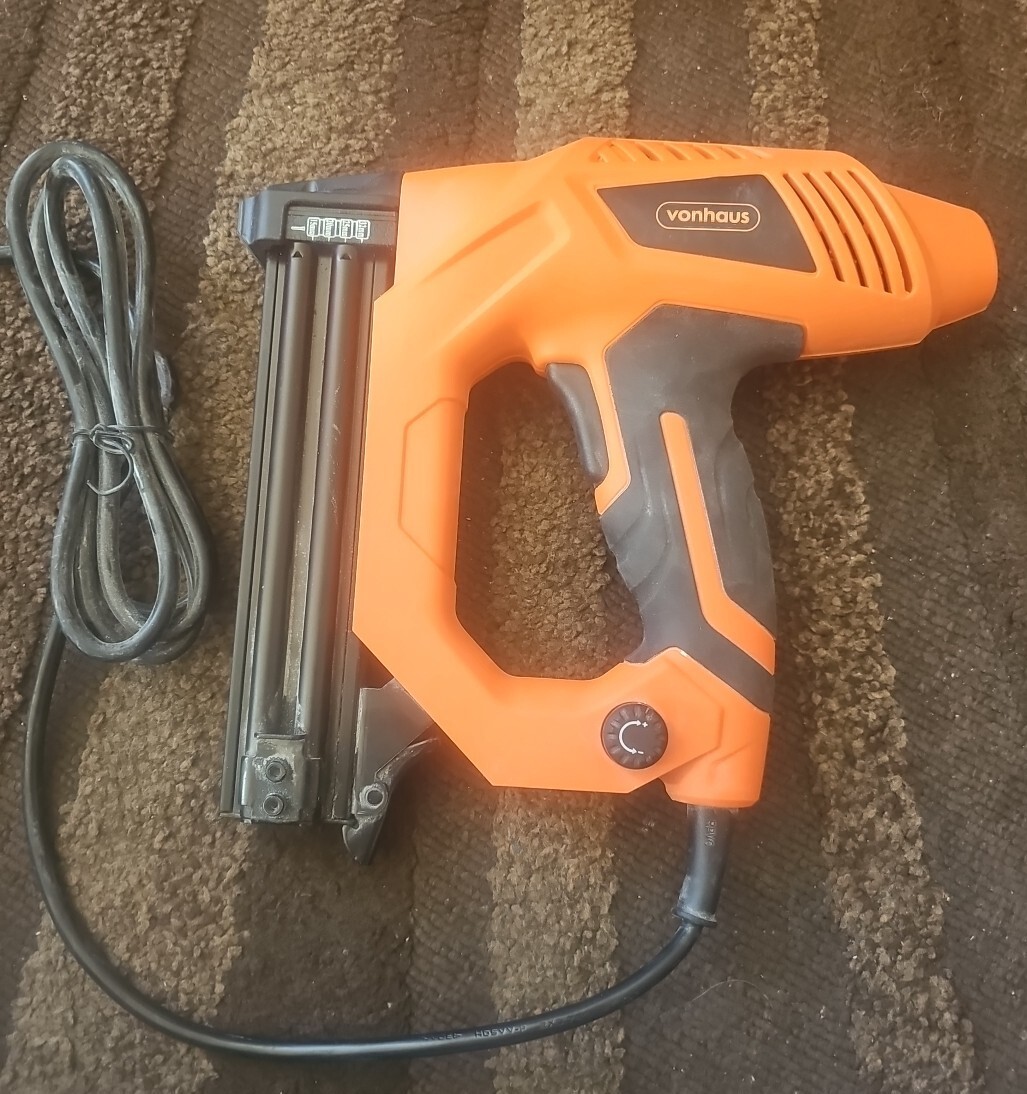 VonHaus 9A Electric Tacker / Staple Gun 2in1 Stapler / Nailer/ Nail