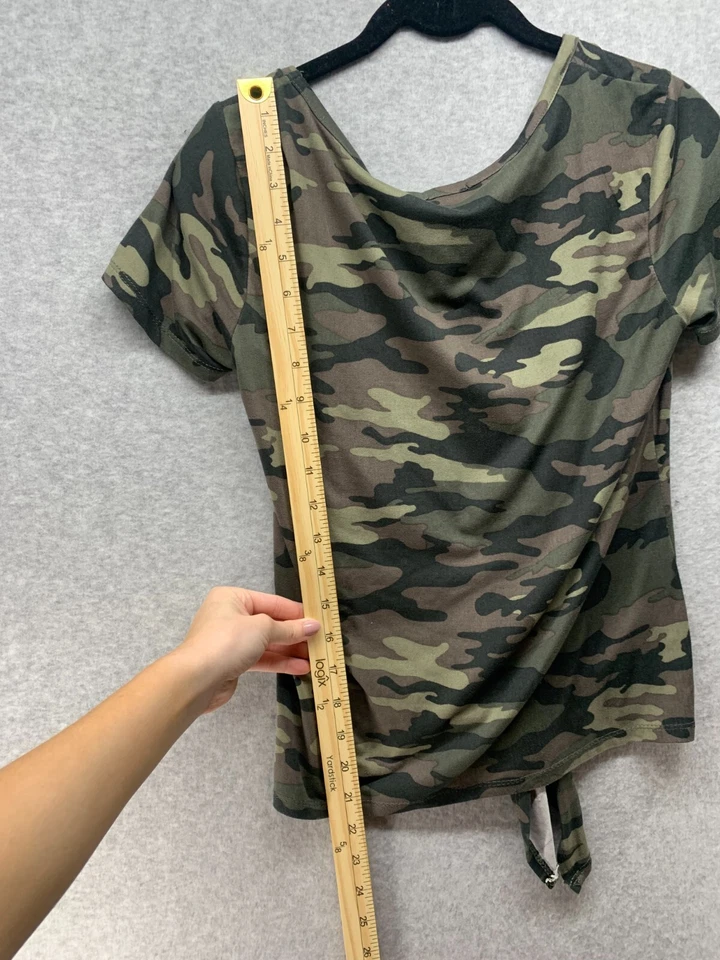 Top mujer Rue 21 camuflaje talla M   Foto 4 de 4