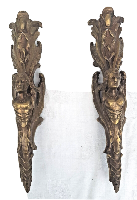 Schönes Paar antike Bronze Möbel Applikationen Verzierungen für Ecken.