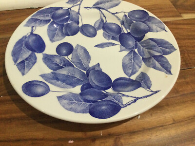 Crate & Barrel Fruit Themed Dinner Plate Plums Blue And White Ceramic Italy 10.5