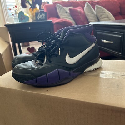 Kobe 1 Blackout (Slightly Used) Men s Size 9 (LAKERS LEGEND)