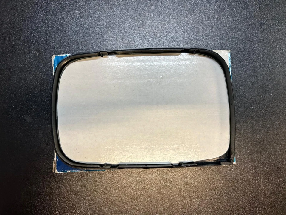 Vetro retrovisore nudo manuale esterno Dx destro Ford Fiesta MK2 1983-1988 - Immagine 2 di 3