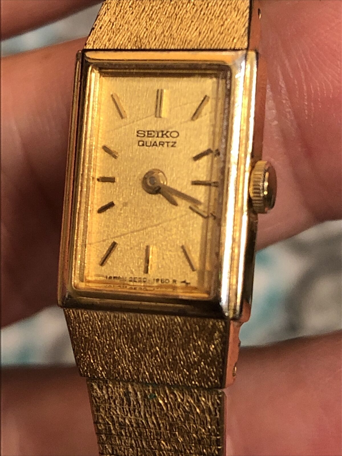 Seiko Watch 2e20-6479 Women's Gold Tone Quartz New Battery ladies wristwatch