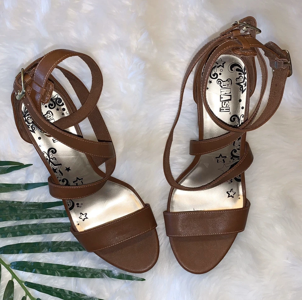 LN~BRASH~TIRA DE TORNOZELO COM TIRAS~CONHAQUE~MARROM~SANDÁLIA DE DEDO ABERTO~9~FIVELA DE COURO'` - Imagem 3 de 4