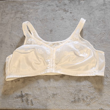 Exquisite Form Fully Posture No Wire Bra Front Close Style 565 size 46D White