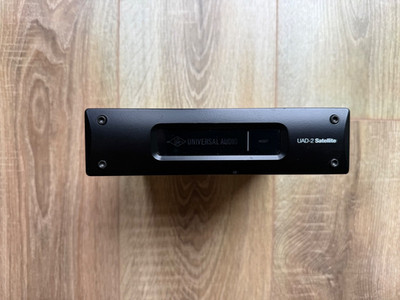 Universal Audio UAD-2 Satellit Thunderbolt 2 Quad Core DSP + Rack Mount Kit