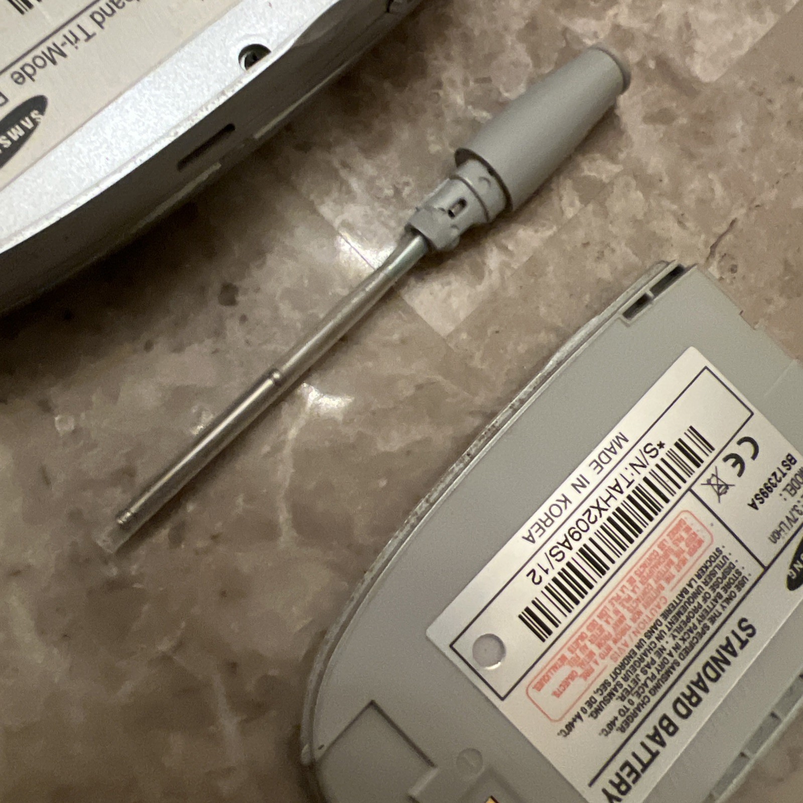 Samsung SPH-A680 Color Display Dual-Band Tri-Mode Built-in Camera Cellular Phone