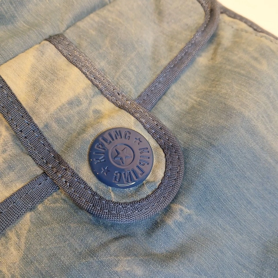 Bandolera/bolso cubo de hombro KIPLING vintage años 90 lavado ácido de mezclilla + llavero Foto 3 de 4