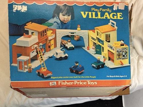 Vintage FISHER-PRICE PLAY FAMILY VILLAGE PLAYSET W Box - 14 Wood People 997