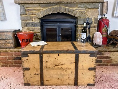 Alte antike Kiefer Truhe, Vintage Holz Aufbewahrungstruhe, Deckenkiste, Couchtisch.