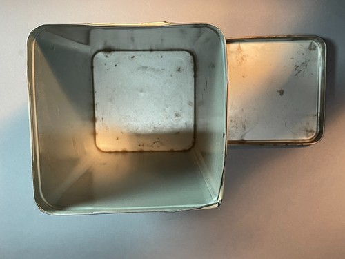 Vintage Cracker Tin - Nabisco Premium Saltines - 14 oz. - Blue Lid - Empty - Picture 7 of 14