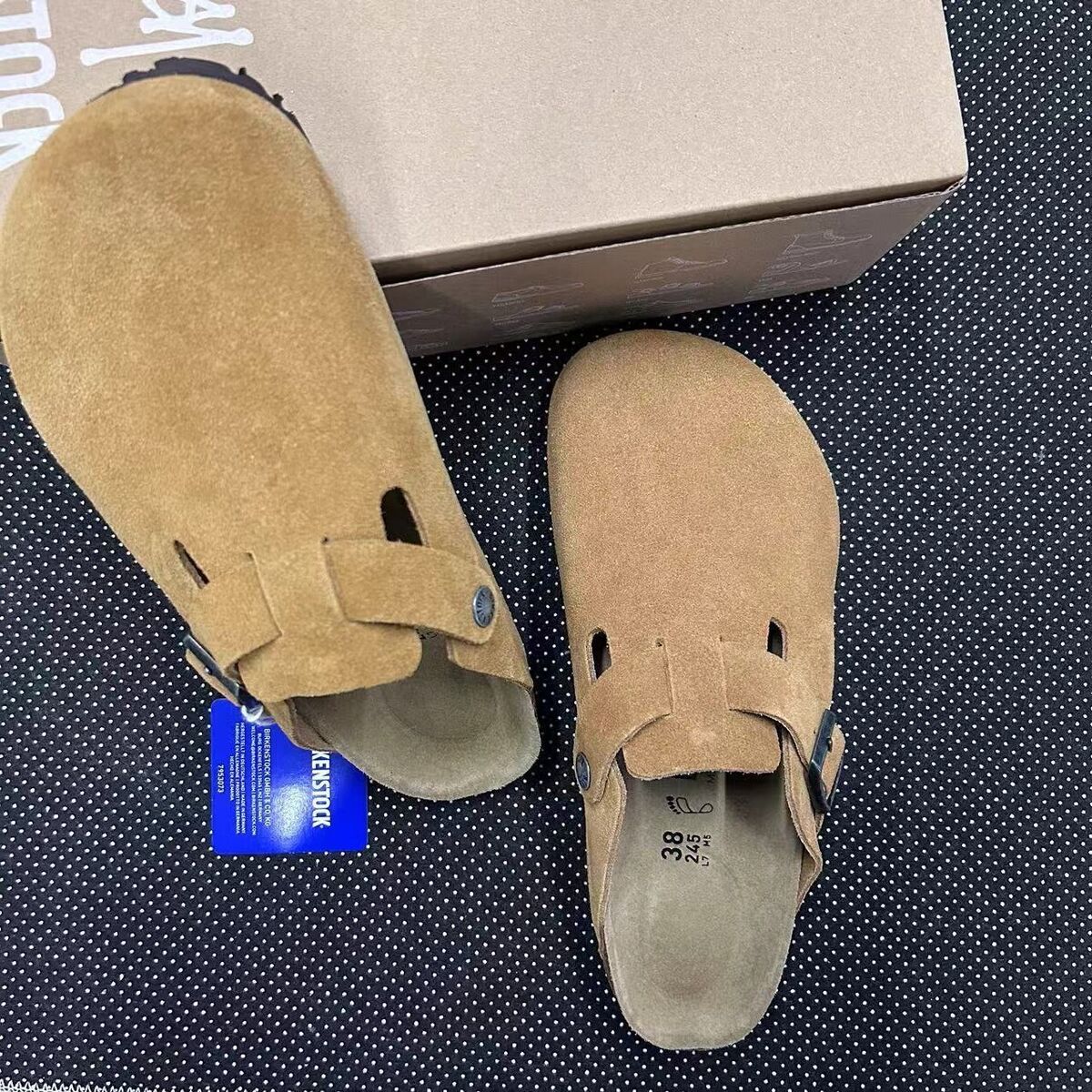 Birkenstock Stussy x Boston Caramel Soft Footbed Unisex Birkenstock Stussy x Boston Caramel Soft Footbed Unisex