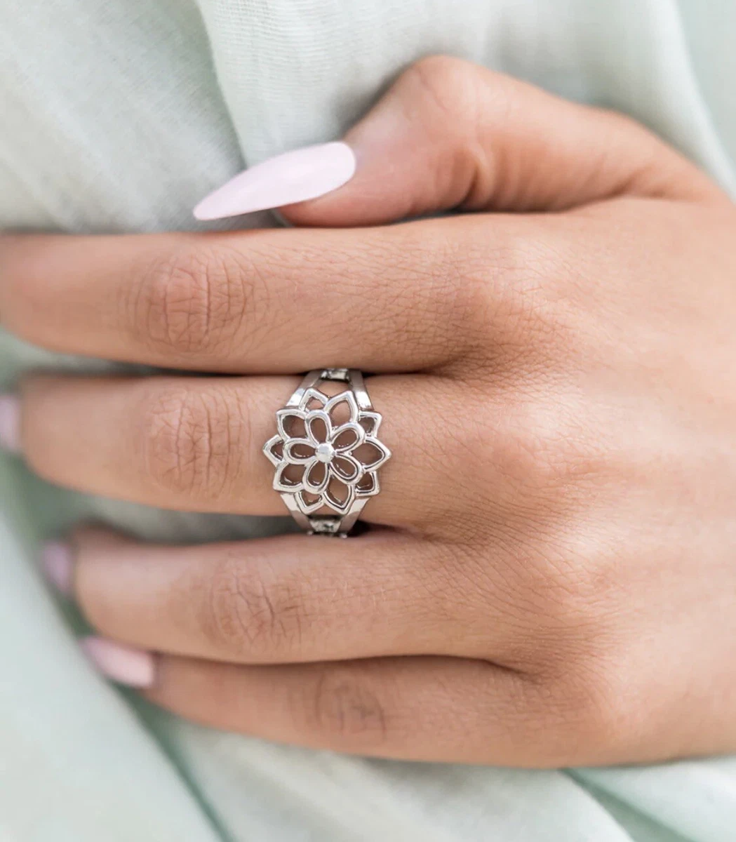 Silver flower ring sale paparazzi