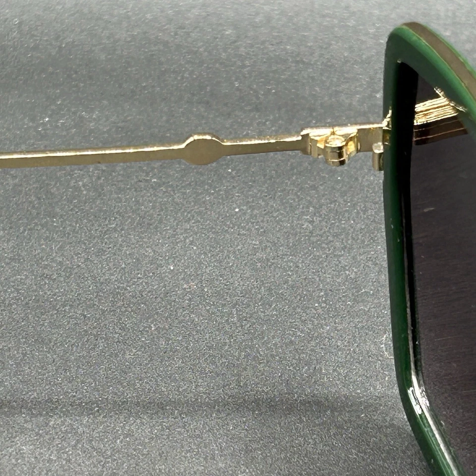 Gafas de sol sin marca hexagonales de gran tamaño influenciadas por diseñadores rojo verde dorado usadas Foto 4 de 4