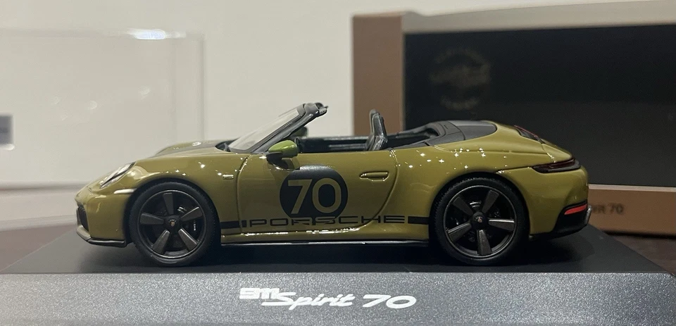 Porsche 911 Spirit 70 992 Cabrio Spark 1 43 Olive Neo Green - Immagine 3 di 4