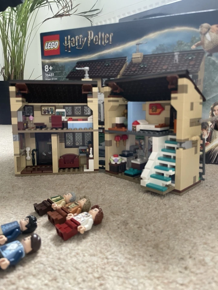 LEGO Harry Potter 76451 Privet Drive: Aunt Marge's Visit, photo 2 of 4