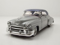 Chevrolet Bel Air 1950 Silber Blau Modellauto 1:24 Motormax