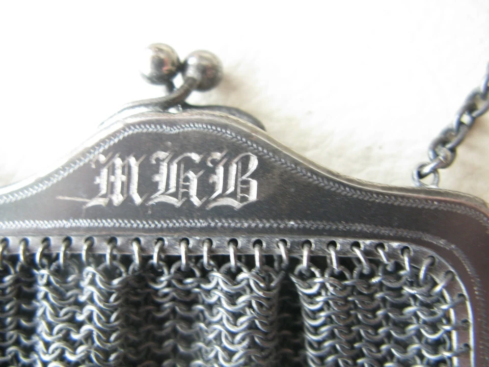 Monedero antiguo Art Nouveau con lazo floral Châtelaine francés de malla metálica años 1890 Foto 4 de 4