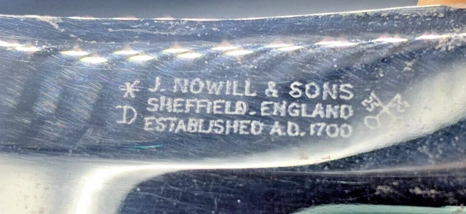 Cuchillo de caza años 40 J.Nowill & Sons Sheffield Inglaterra madera de nogal y mango de latón Foto 3 de 4