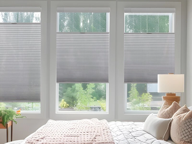 Persiana de nido de abeja gris inalámbrica con filtro de luz de arriba hacia abajo sin taladro Foto 4 de 4