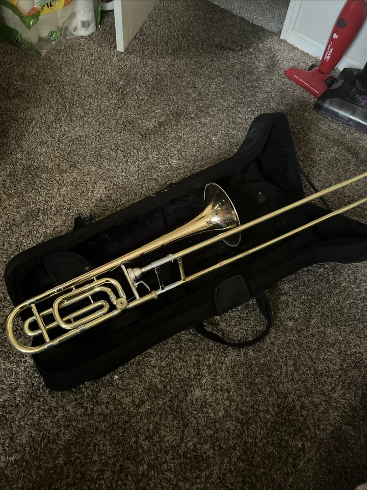 Trombón Bach OMEGA con palanca, boquilla y estuche Foto 3 de 4