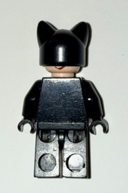 LEGO Catwoman Minifigure Black Suit with Dark Purple Trim Red Lips bat003