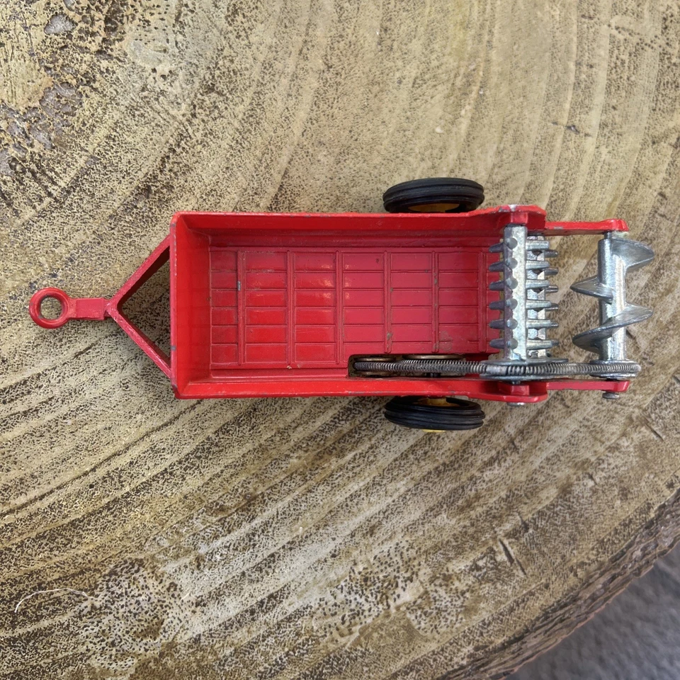 Esparcidor de estiércol Dinky Toys 321 Massey Harris con caja original Foto 4 de 4