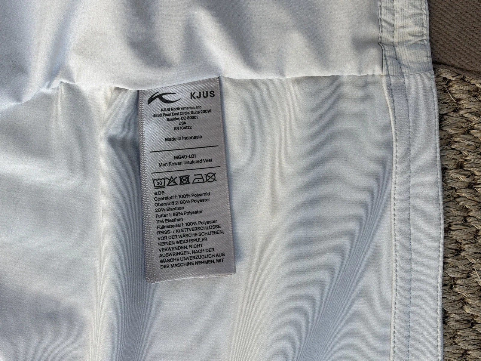 KJUS SFGC Rowan Insulated Vest Men’s Light Gray Full Zip Quilted Golf Size 50 - product detail image 7