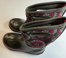 Bogs Girls Youth Girls Size 4 Winter Snow Boots Classic Pansies Insulated Boots