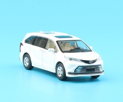 Masdi 1:64 White Sienna MPV Mini Van Sports Model Diecast Collect Car