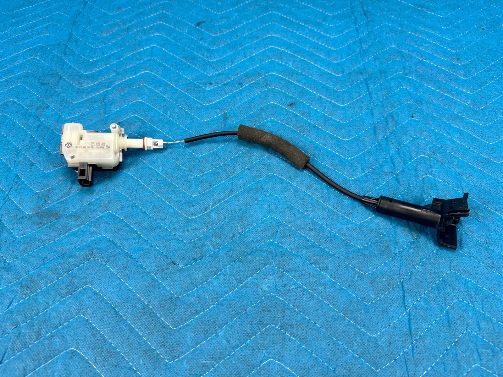 Bentley Cont Flying Spur Fuel Filler Door Lock Actuator w/Cable 29k 2006-2012 OE