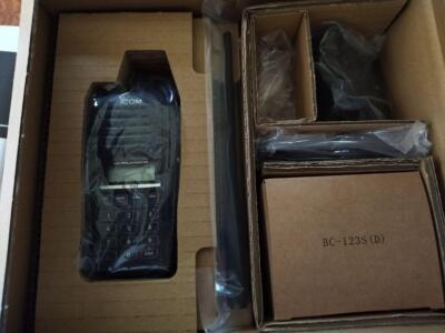 IC―T10 Introducing the IC-T10 VHF/UHF Dual-Band FM Transceiver