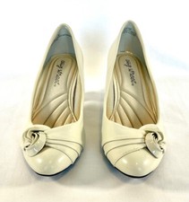 Easy Street Bone / Off White / Cream Pumps Size 7