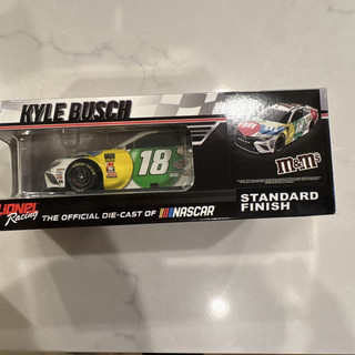 Lionel Racing 2018 Kyle Busch #18 Toyota Camry 1:24 M&M’s Autographed COA