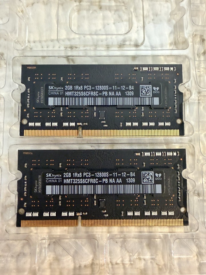 Lot De 2 Barrettes Mémoire Hynix 4Go (2x2Go) DDR3 SO-DIMM PC3-12800S - Testées