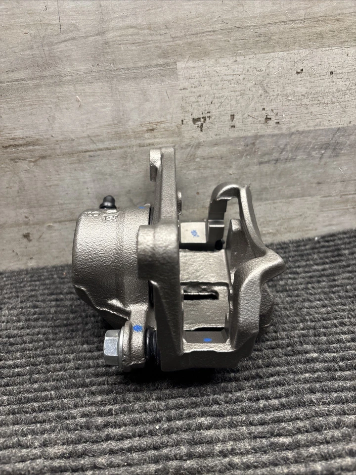 Front Left Brake Caliper For 1994-1997, 1999-2001 Mazda Miata 1995 Raybestos - Image 4 of 4