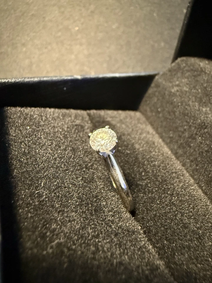 Anillo de compromiso de 1 quilate - talla 6 - oro blanco de 14 quilates Foto 2 de 3