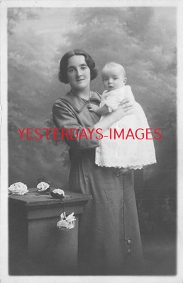 Junge Mutter und Baby schöne Studio Foto Postkarte (B916)
