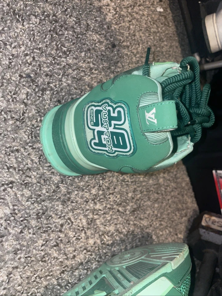 Zapatos de patinaje Louis Vuitton verdes Foto 3 de 4