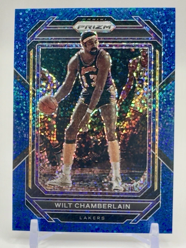 2022-23 Panini Prizm Prizm Sparkle #285 Wilt Chamberlain/24 + Azul/144 Lakers Foto 3 de 4