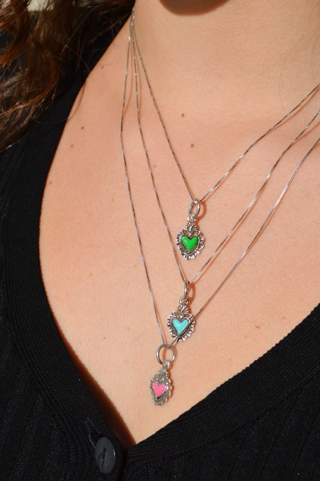 Collana con ciondolo cuore sacro in argento 925 smaltato - Immagine 3 di 4