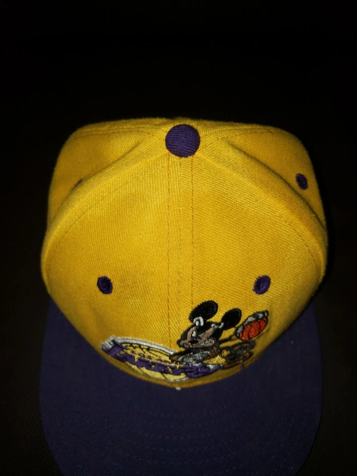 Gorra de baloncesto New Era Kids amarilla Lakers Mickey Mouse Foto 3 de 4
