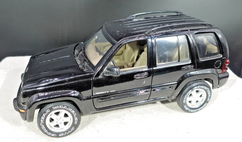 Matchbox Collectibles 2004 Jeep Liberty 1/18 - Image 3 of 4