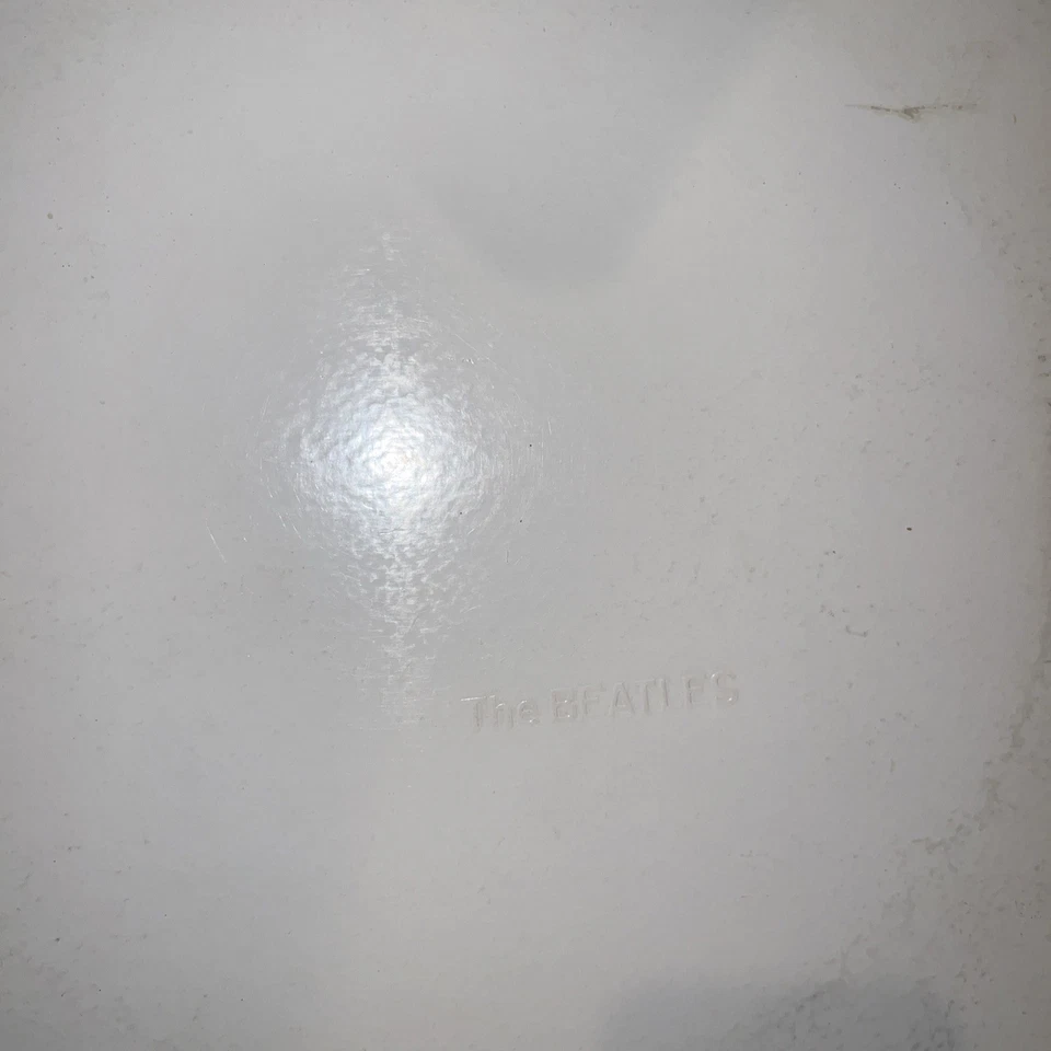 THE BEATLES ULTRA RARE WHITE ALBUM ! 2 Pictures. Paul and Ringo Vinyl NM and pic - Image 2 of 4