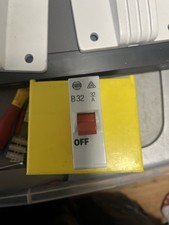 Wylex 32A Plug-In Circuit Breaker MCB Fuse with Colour-Coded Base