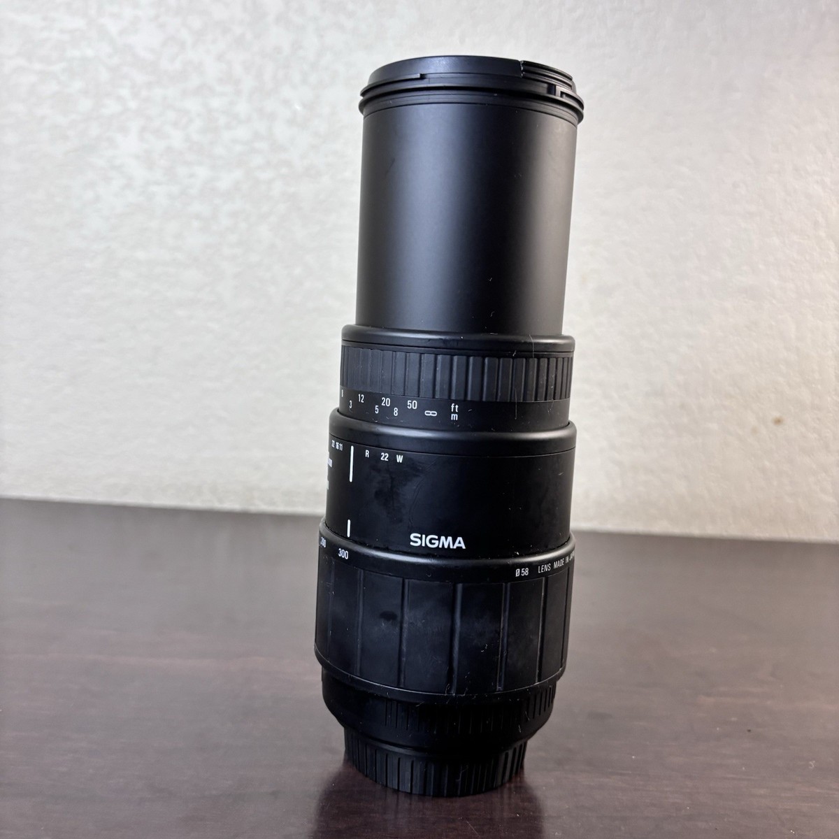 Sigma 70-300mm 1:4-5.6 DL Macro Super Lens for Canon AF/EF Mount
