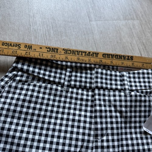 Old Navy High Rise Pixie Shorts NWT Women's 0 Gingham Check Black White 26x5 - Picture 3 of 6