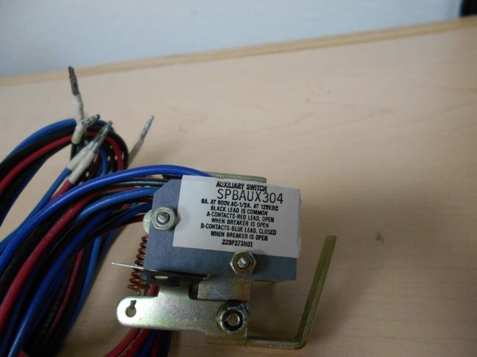 INTERRUPTOR AUXILIAR CONTACTOS SPBAUX304 4A4B NUEVO WESTINGHOUSE Foto 3 de 4